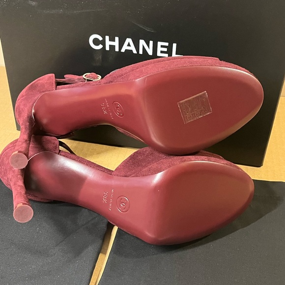 Authentic Chanel Suede Kidskin Sandals size 38.5 - Picture 6 of 15